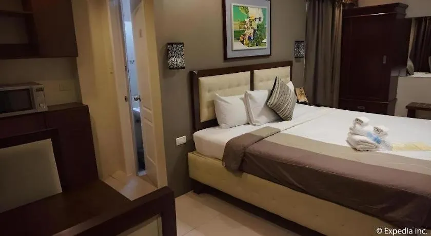 Devera Hotel Angeles 3*,